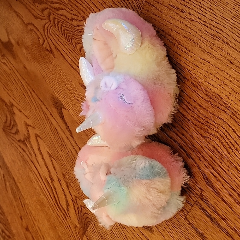 Children's Place rainbow unicorn slippers 8/9